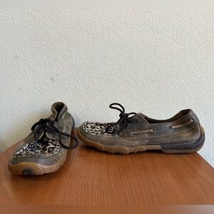 Twisted X Women's Leopard Print Boat Shoes Size 7.5 Leather Brown Outdoor Fall